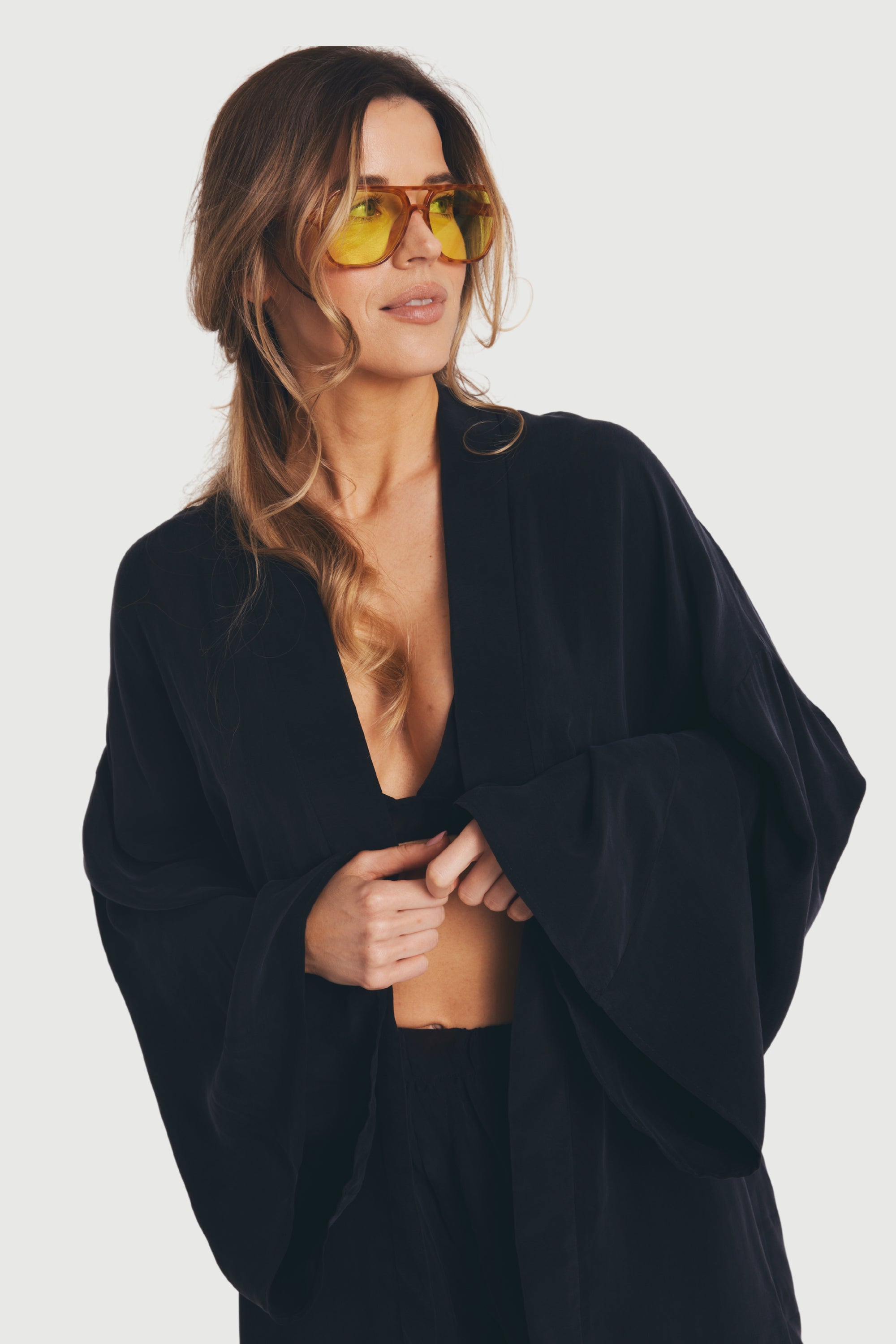 Kimono Unter der Sonne Schwarz || Cupro