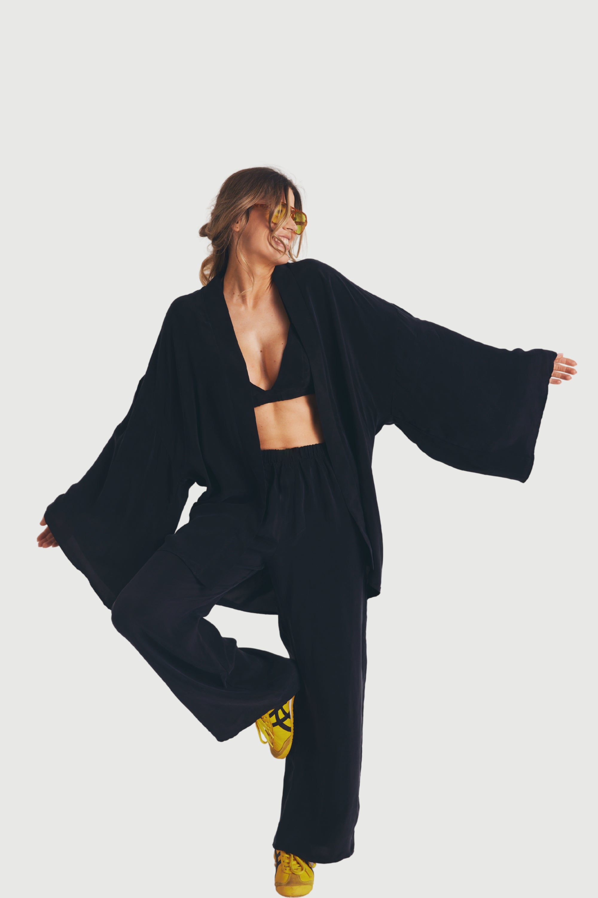 Kimono Unter der Sonne Schwarz || Cupro