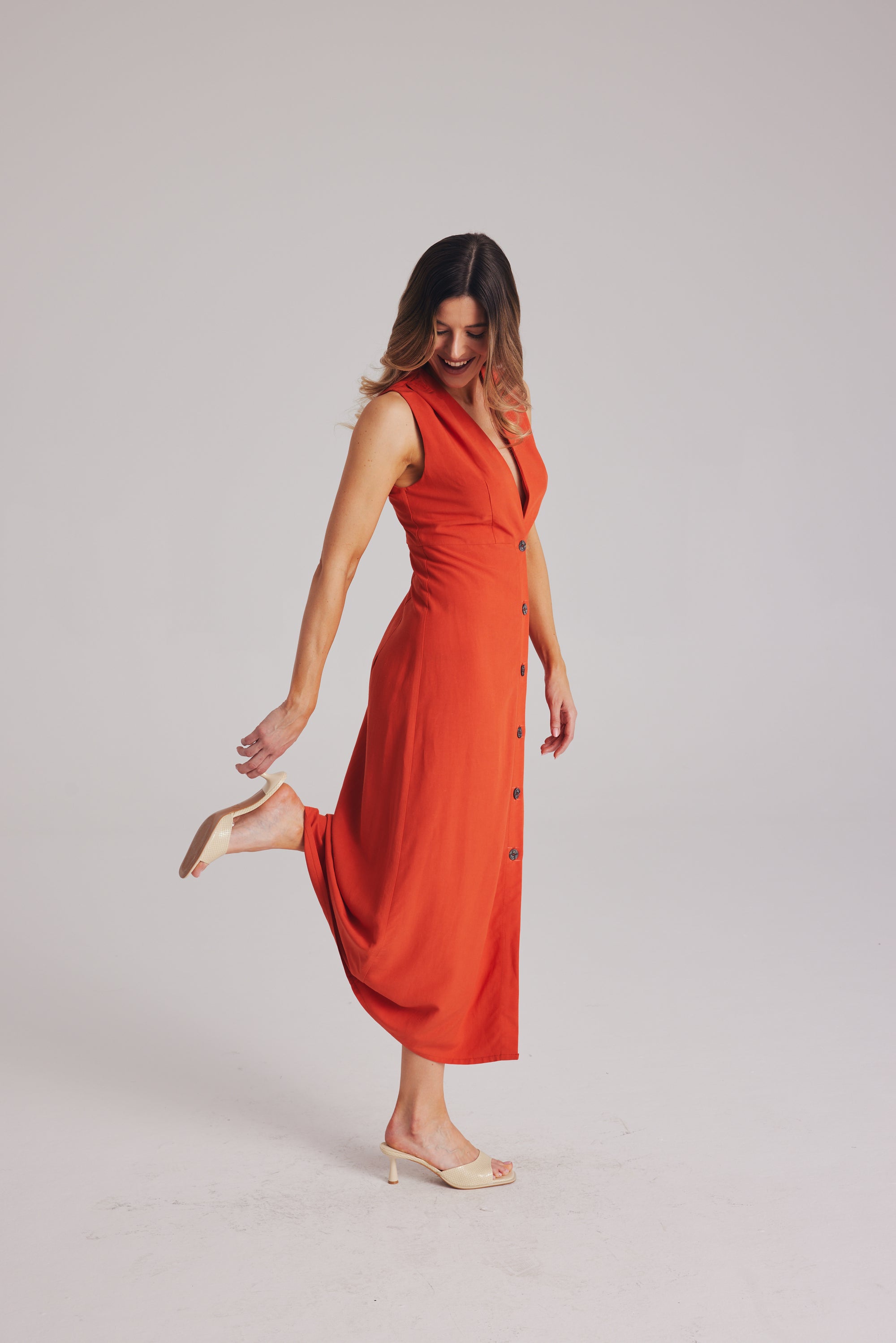 Sommerliche Affäre Paprika-oranges Kleid || Viskose & Leinen