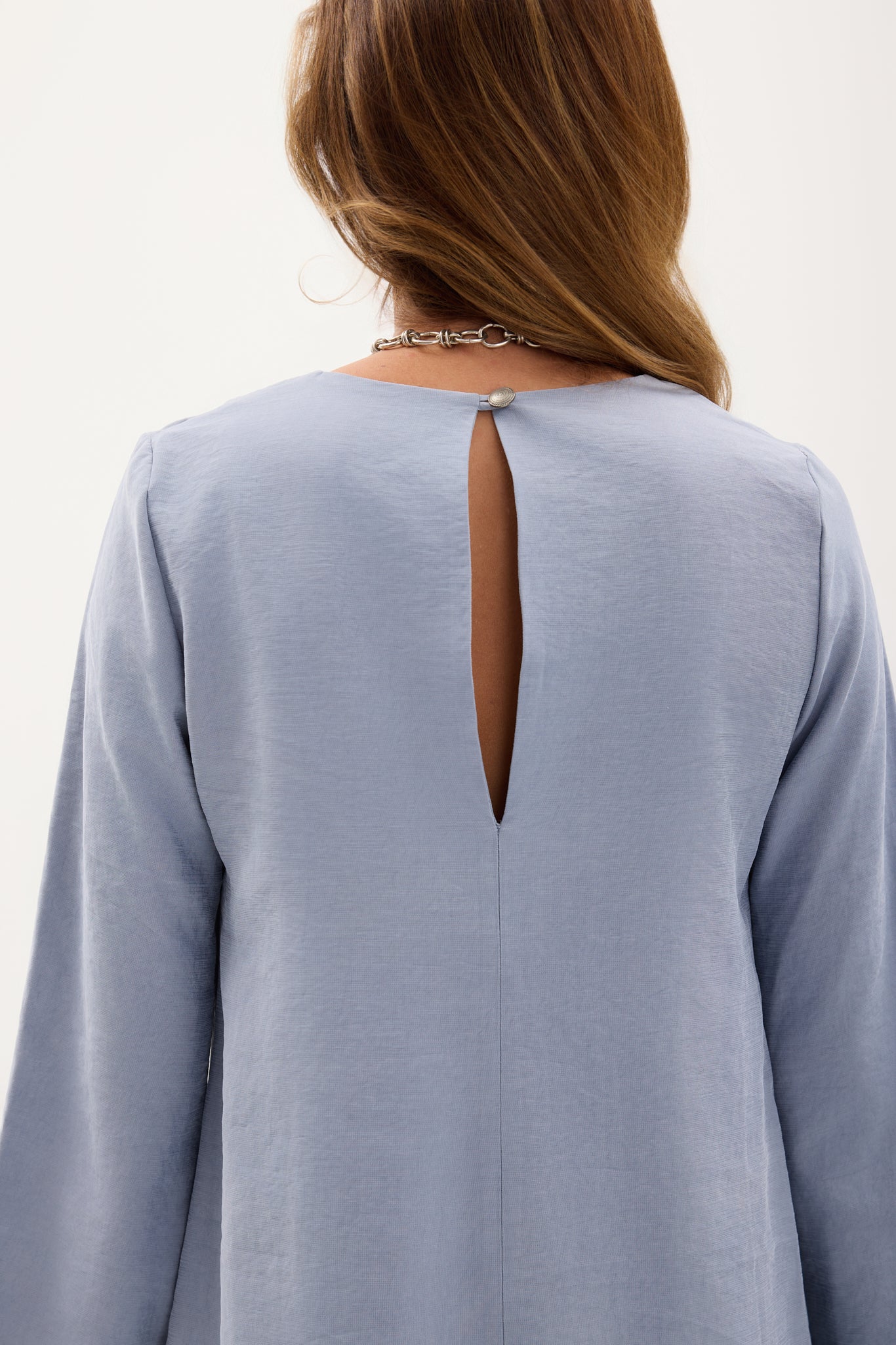 Flüsterndes staubblaues Kleid || Viskose