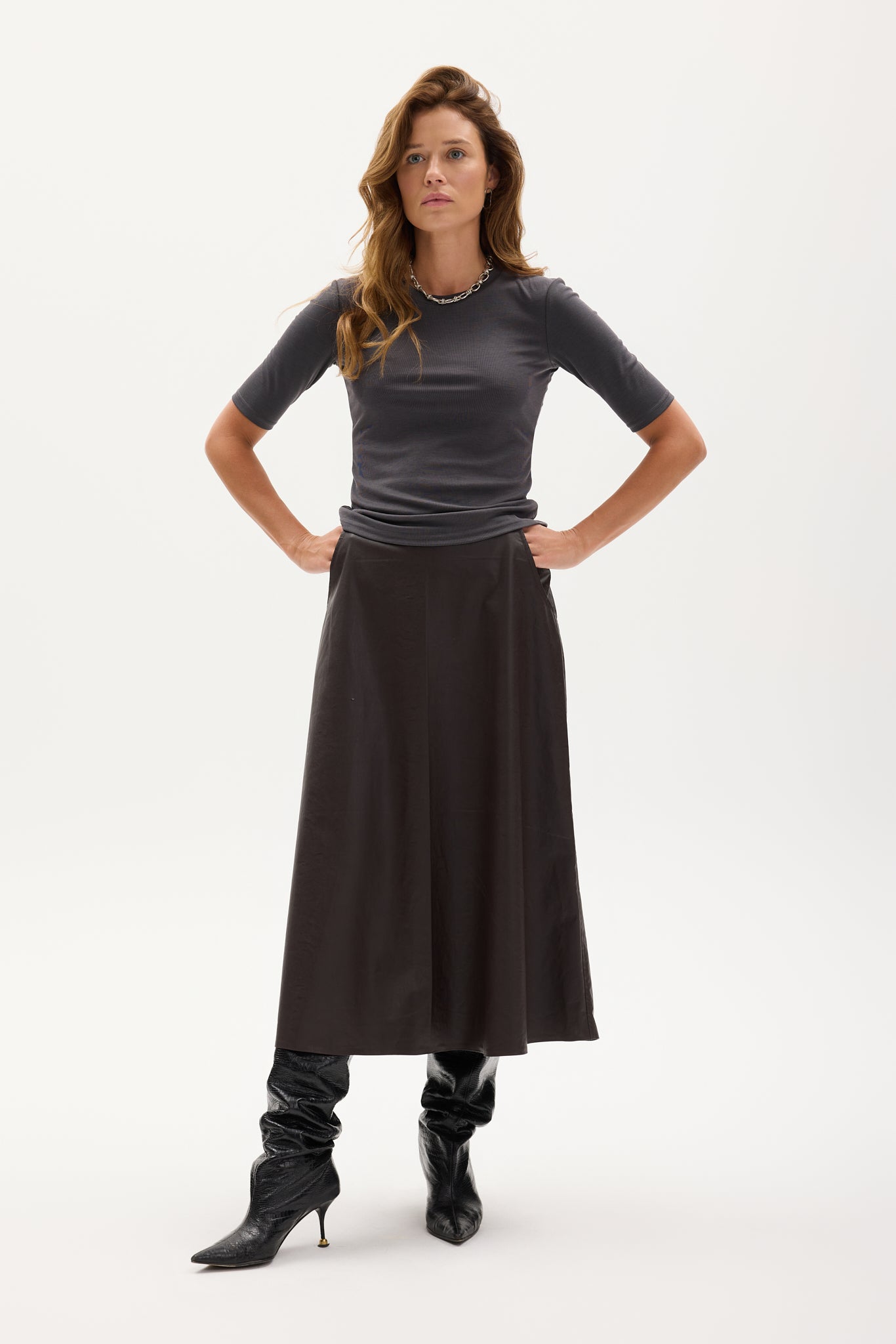 Sucht schmutziges silbernes T-Shirt || Lenzing Modal