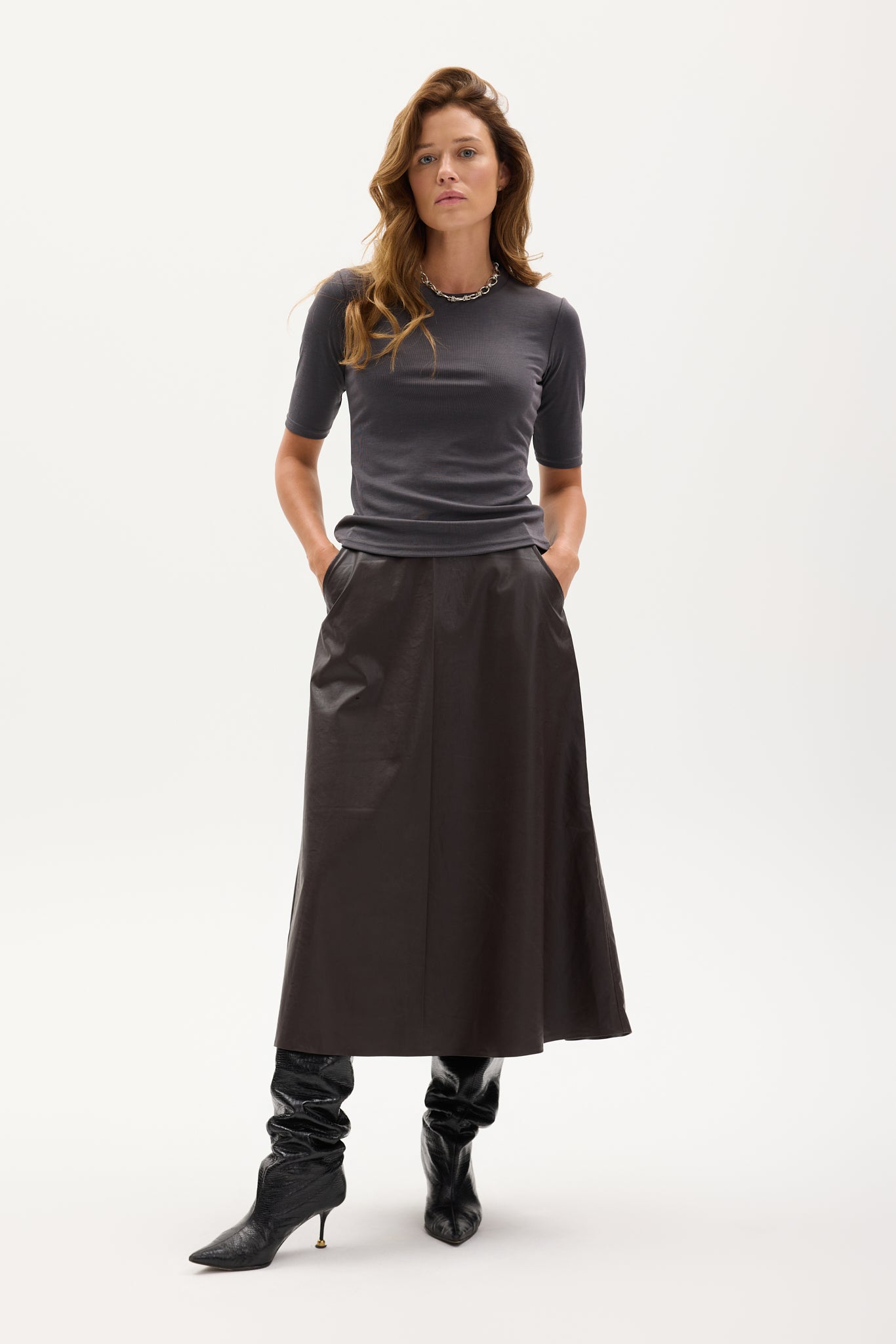 Sucht schmutziges silbernes T-Shirt || Lenzing Modal