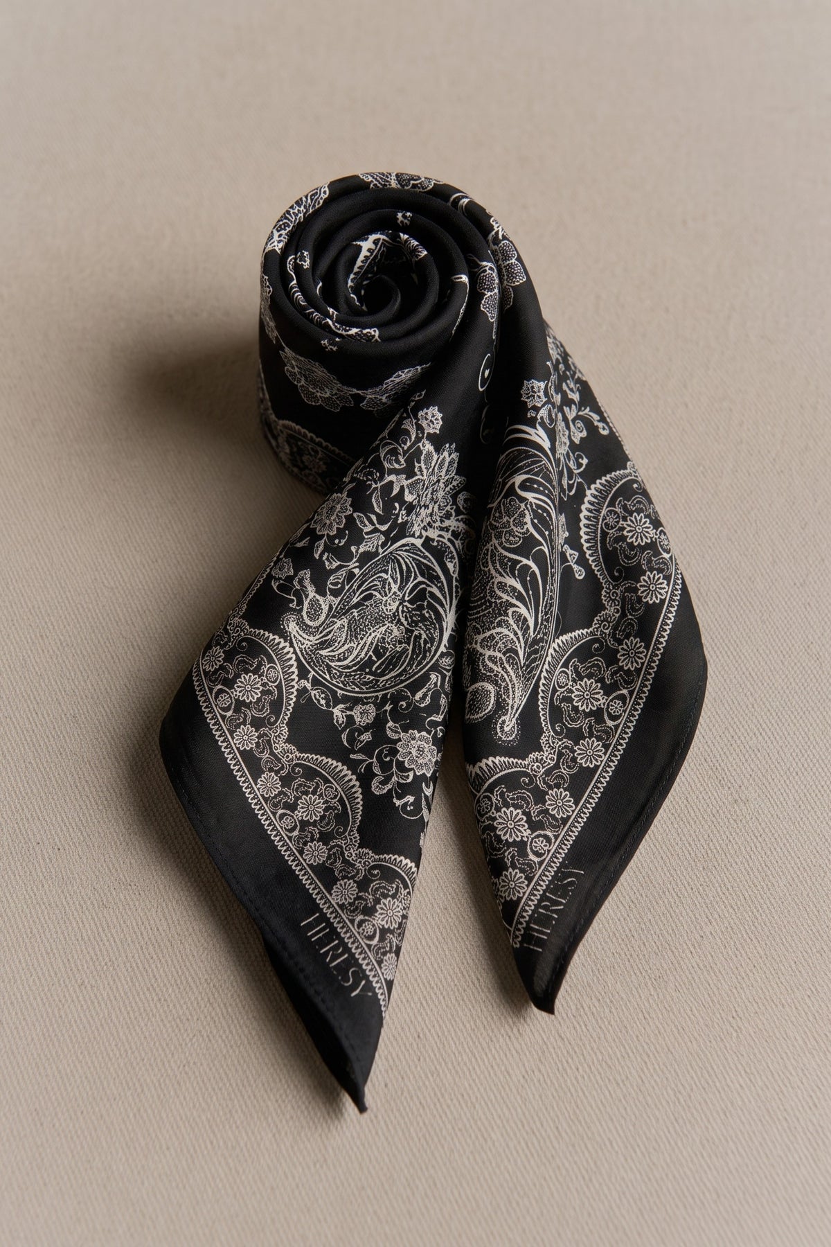 Apaszka The Heresy Black || Lyocell